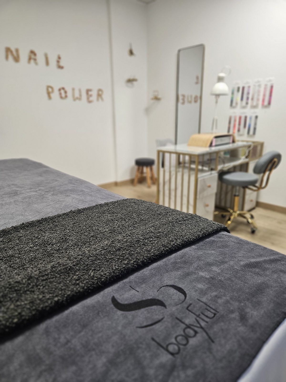 Espace prothésie ongulaire So Bodyful avec plaid brodé du logo